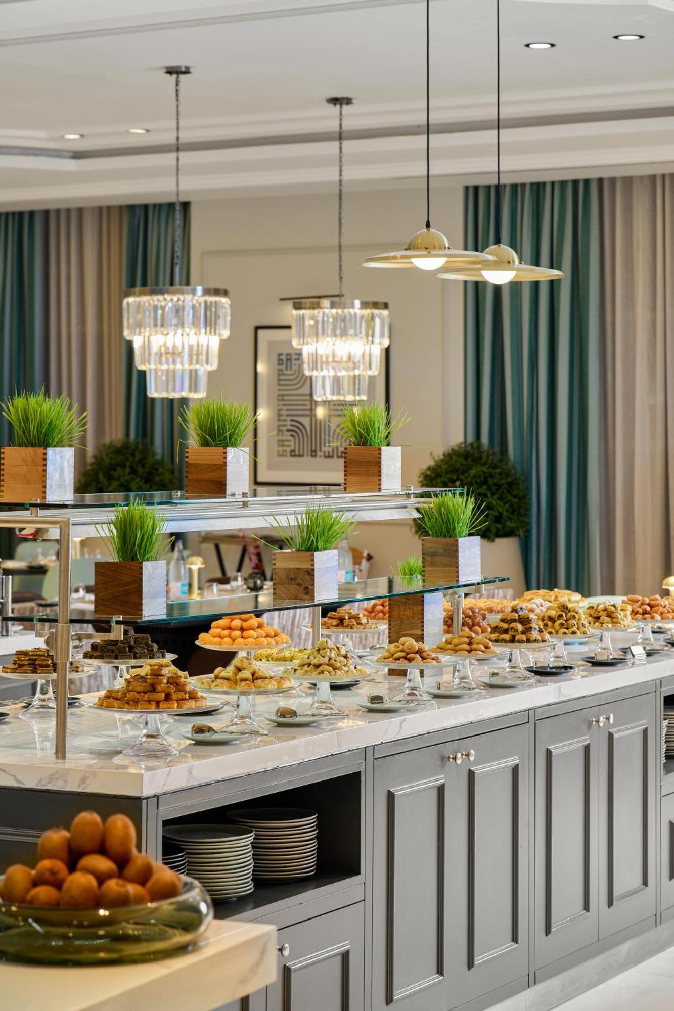 Address Jabal Omar Makkah Aparthotel Mecca Luaran gambar A buffet at a hotel
